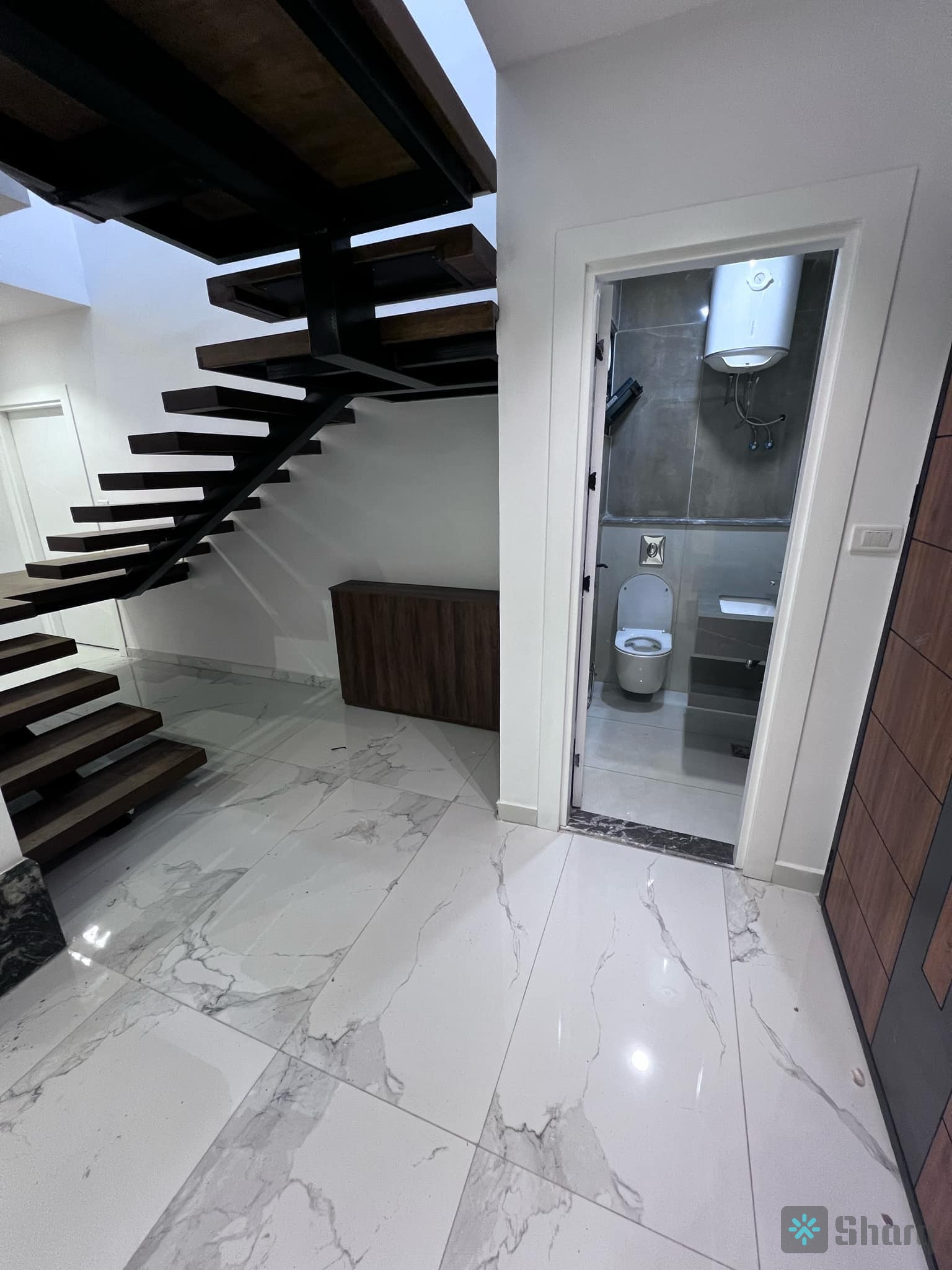 شقة فخمه للبيع في الراهبات الوردية خلف الكمباوند الامعري