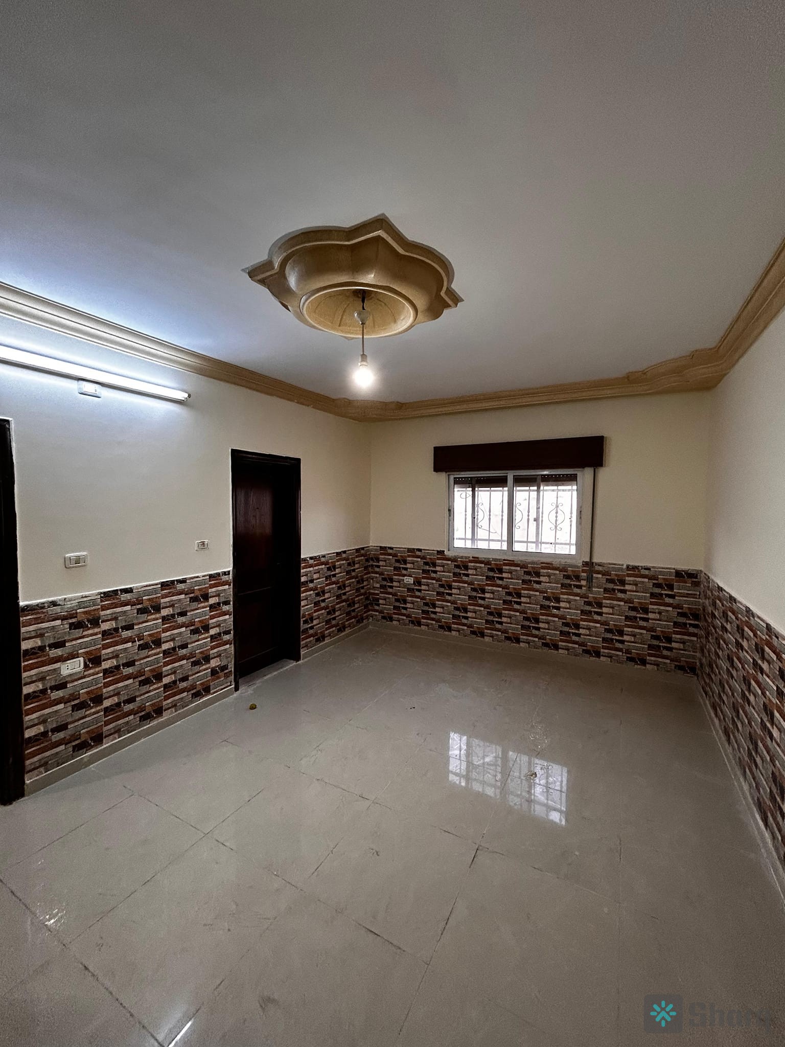 شقه للبيع اربد جانب مشفى التخصصي بسعر البلاش