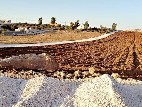قطعة ارض شرق جرش - منطقة نادره _ حمامه