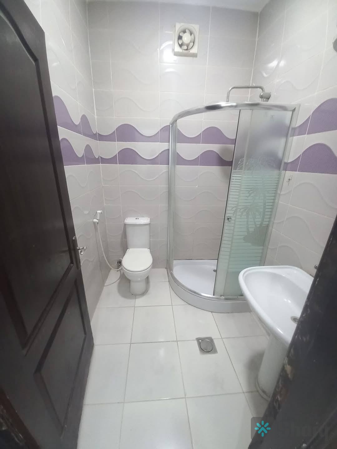 شقة ارضية فارغة للايجار