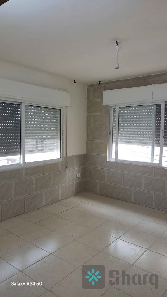 شقه فارغه للإيجار قرب دوار الرازي