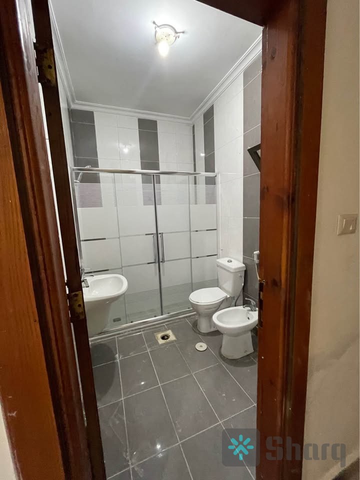 لشقه قابل للتفاوض بشئ بسيط لموقع طبربور بالقرب من كازيه جوبترول المساحه١٣٠ متر