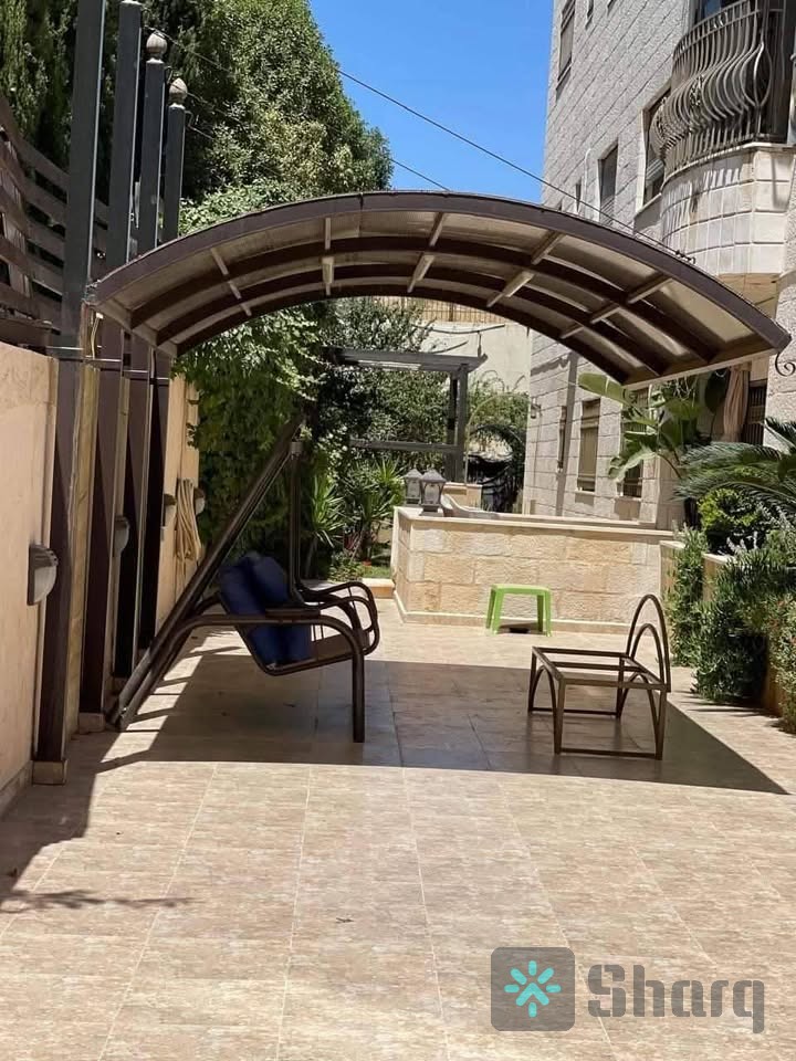 شقة ارضيه للبيع في خلدا منطقه تلاع العلي في حي راقي كله فلل