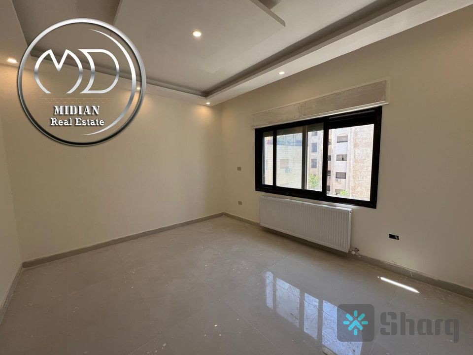 شقة دوبلكس جديدة طابق اخير مع روف للبيع الشميساني مساحة 245م مع تراسات اطلالة جميلة