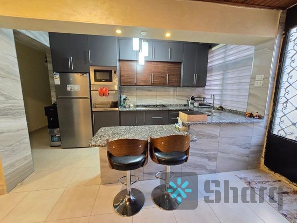 شقة ارضية مميزة للبيع بدون العفش في جبل الحسين -