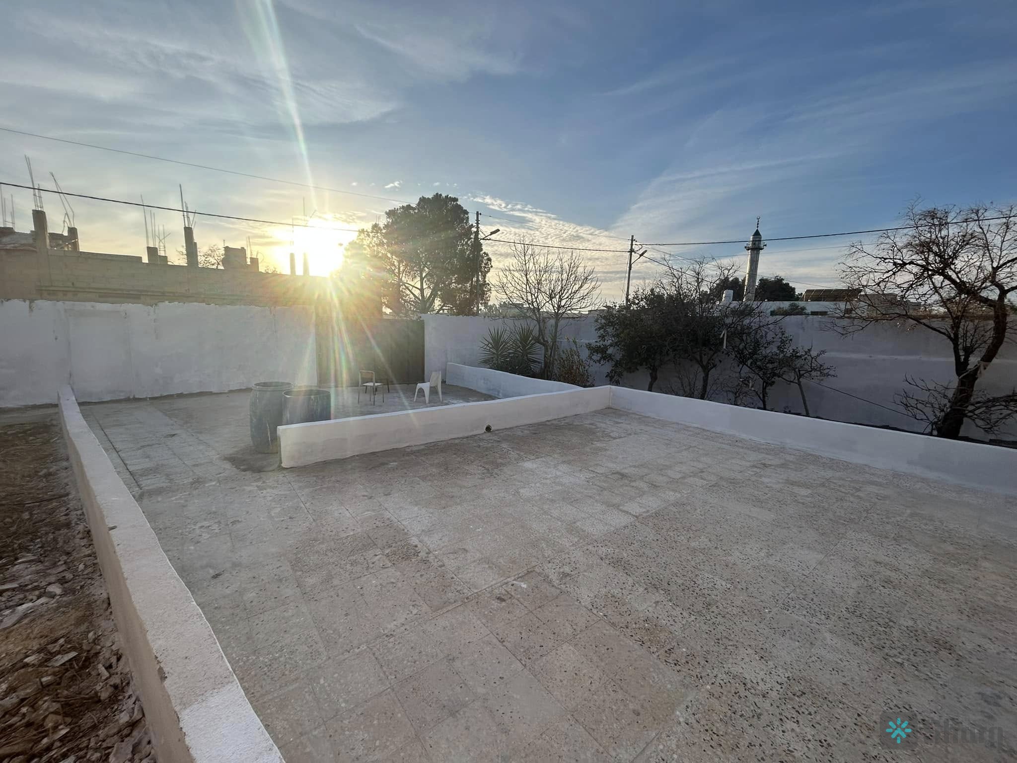 بيت مسطح 200م مكون من شقتين كل شقة مدخل