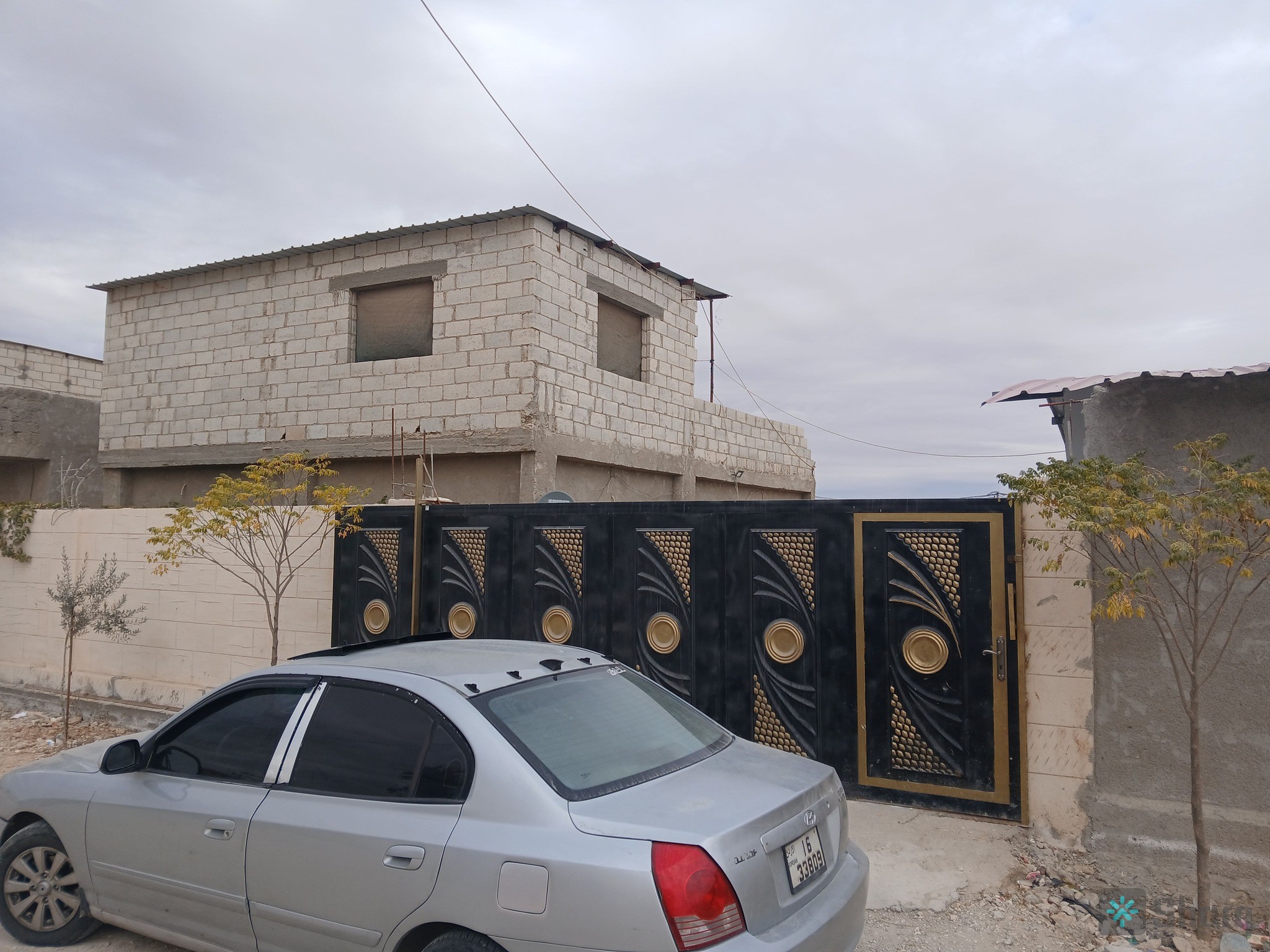 موجود نص دلم ضاحية الملك عبدالله المفرق مسطح العمار الطابق الأول 100متر الطابق الثاني 50متر المضافه خارجيه 6\4السعر 35الف قابل التفوظ التوصل ع الارقم الهاتف