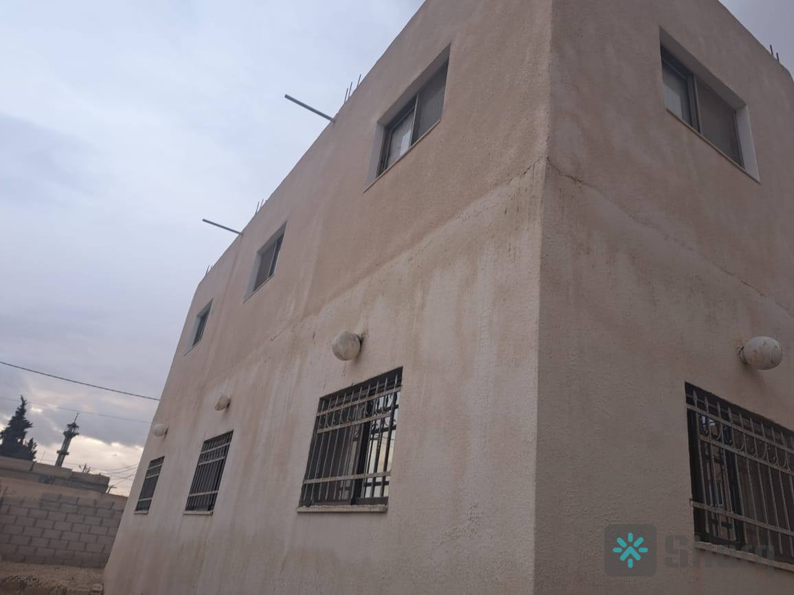 الموقع المفرق حي فدين شقتين مؤجرات ارض مفروزة على شارعين مخدمات( كهرباء ماء صرف صحي)