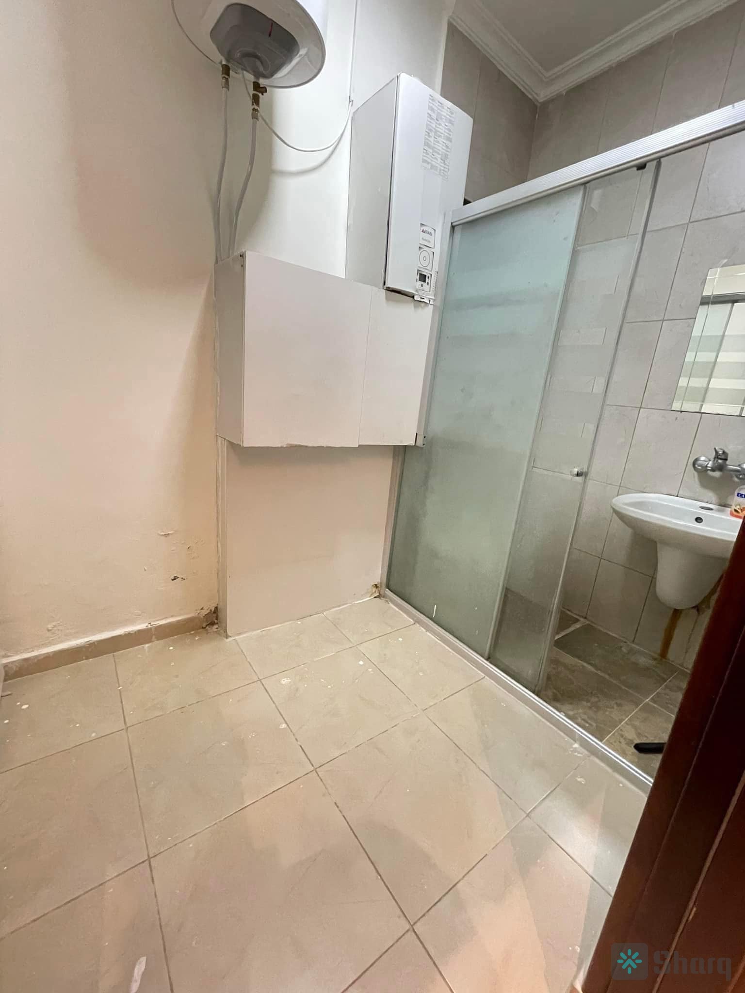 للبيع: شقة فاخرة مع حديقة في دير غبار!*