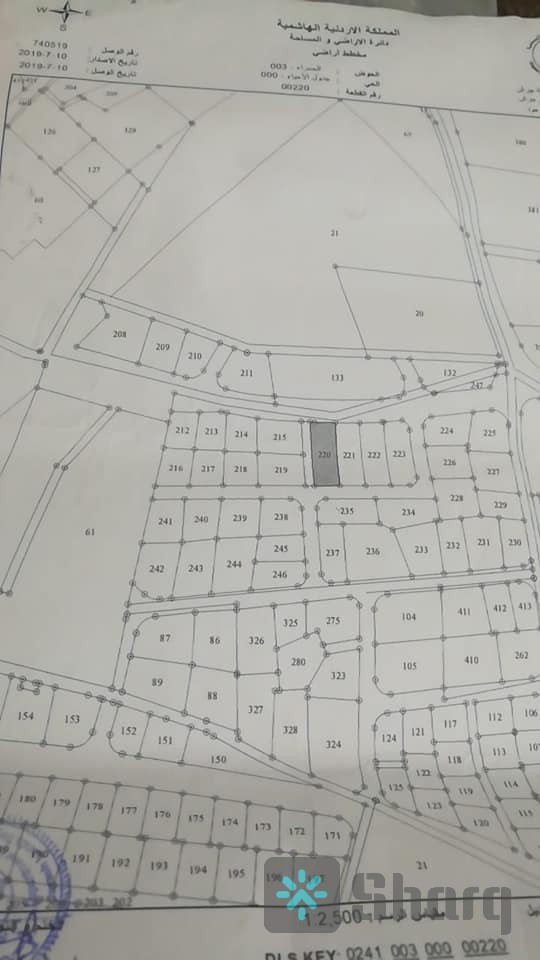 قطعة أرض للبيع داخل مدينة جرش.. مميزة.. تقع على ثلاثة شوارع معبدة... تصلح لبناء مخازن ومنزل... ممكن إفرازها لقطعتين.. مساحتها ٨٤٩م.. بسعر مغري