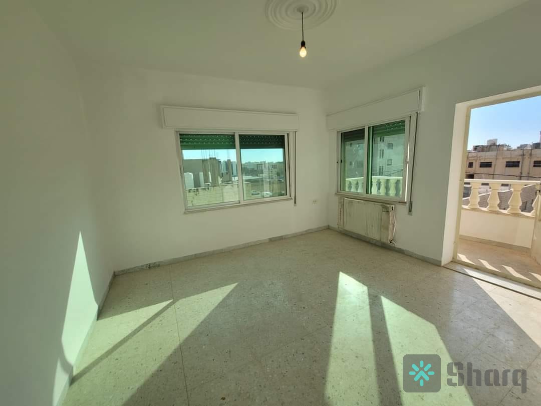 شقة للبيع طابق ثاني في اجمل مواقع خلدا خلف البنك العربي